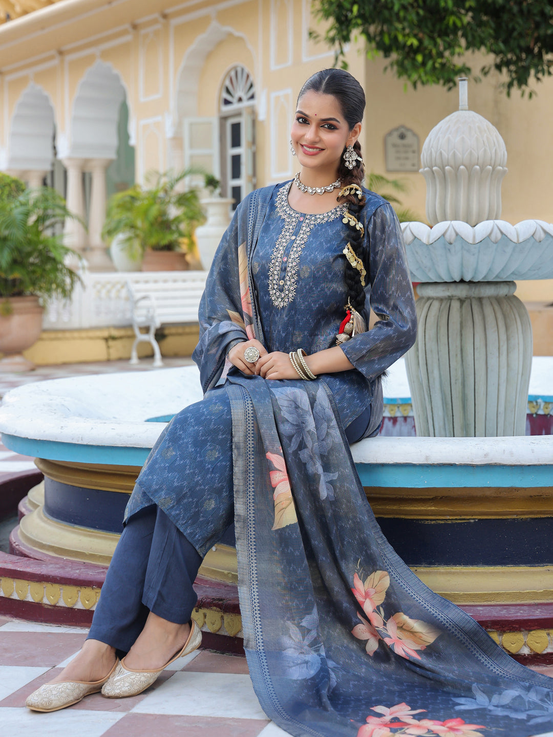 Women Floral Printed Regular Thread Work Pure Cotton Kurta with Trousers & With Dupatta