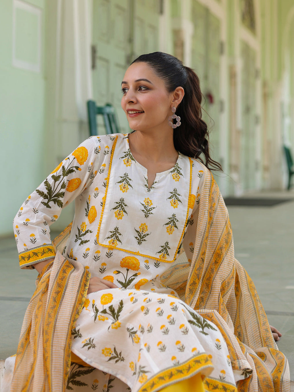 Women Floral Printed Regular Pure Cotton Kurta with Trousers & With Dupatta