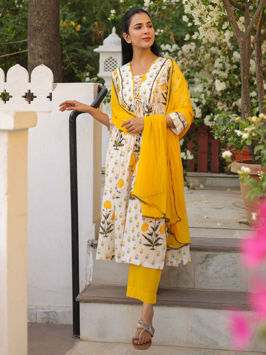 Women Floral Printed Regular Pure Cotton Kurta & Trousers With Dupatta