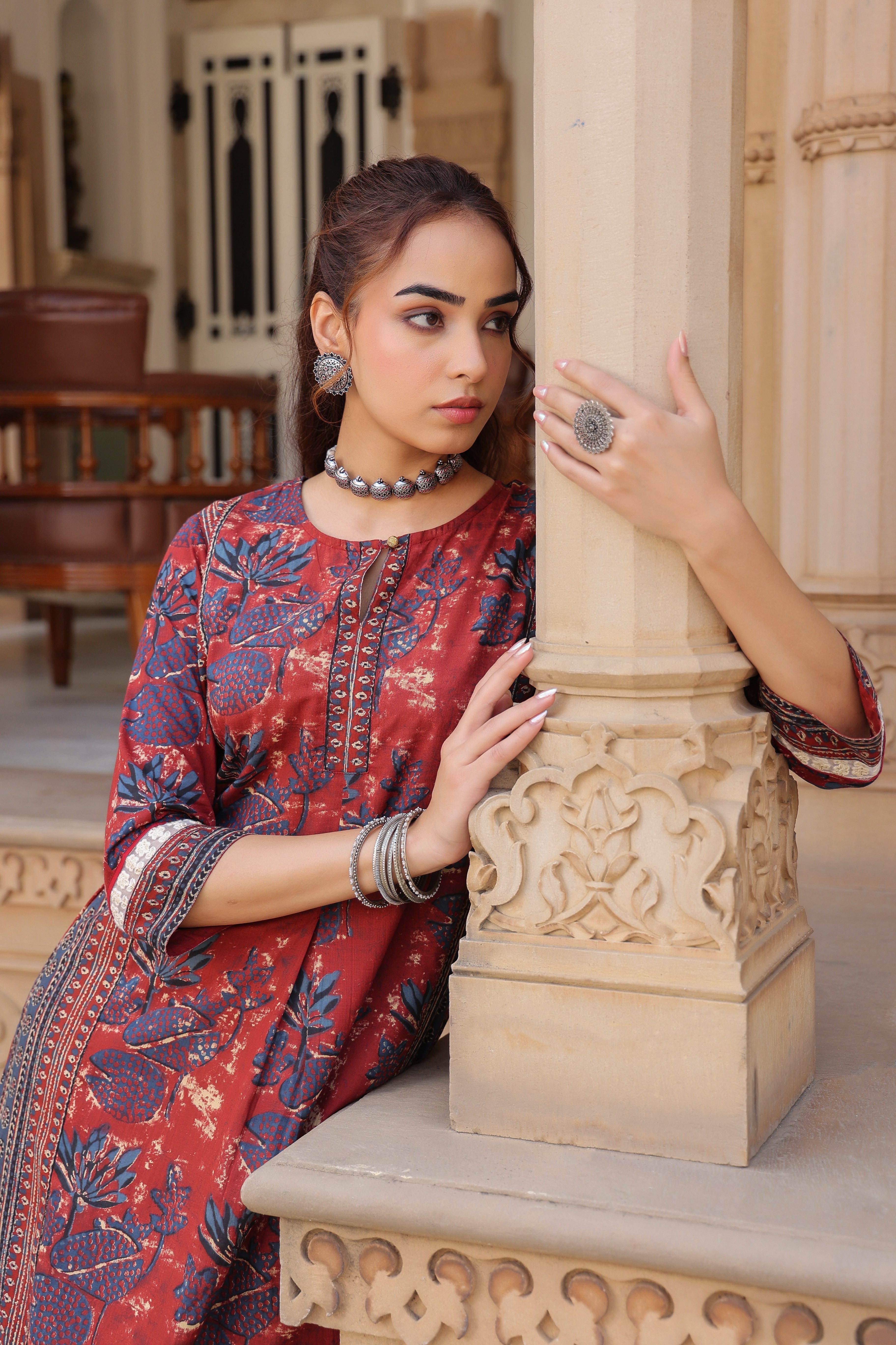 Women Floral Printed Thread Work Kurta
