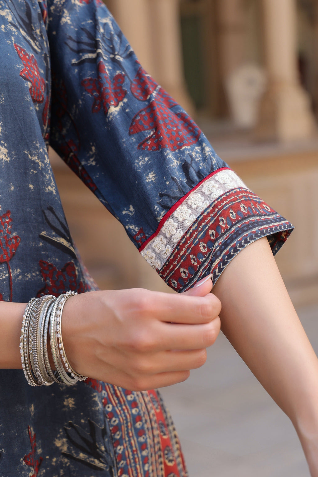 Women Floral Printed Thread Work Kurta