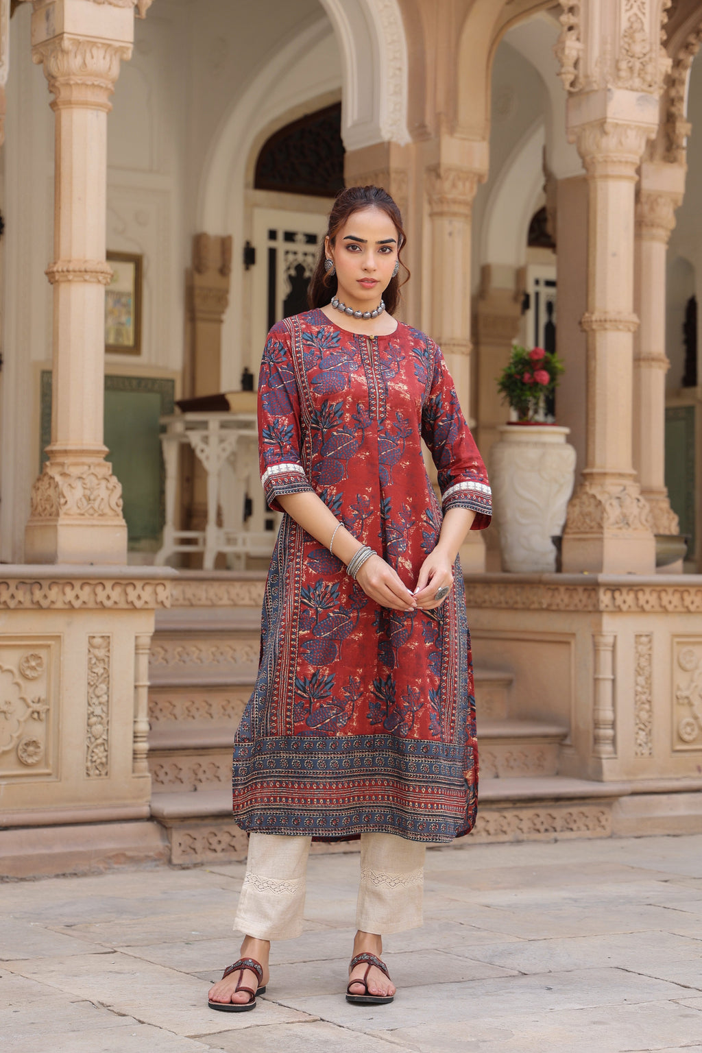 Women Floral Printed Thread Work Kurta