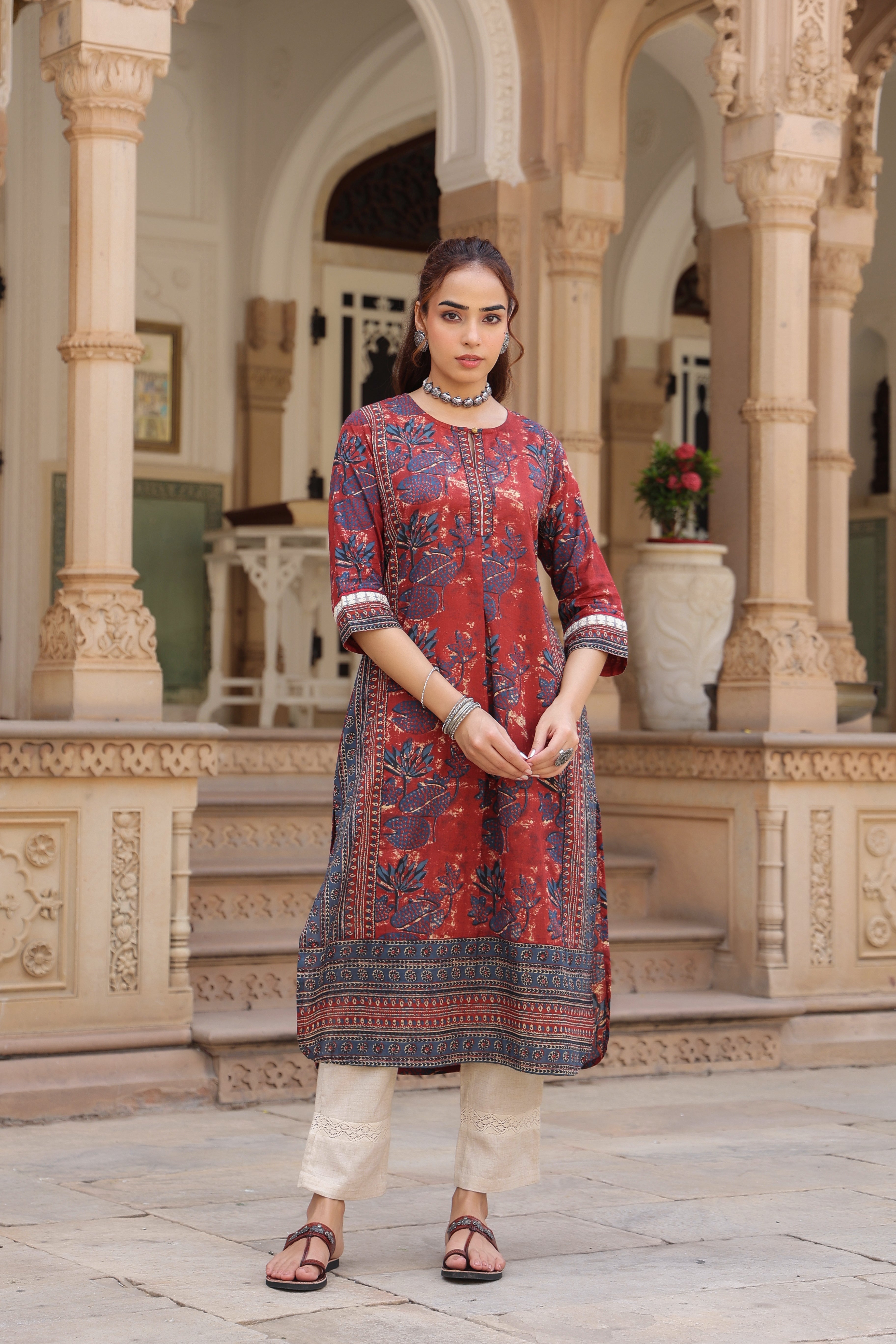 Women Floral Printed Thread Work Kurta