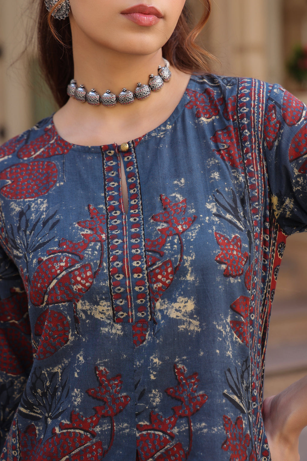 Women Floral Printed Thread Work Kurta