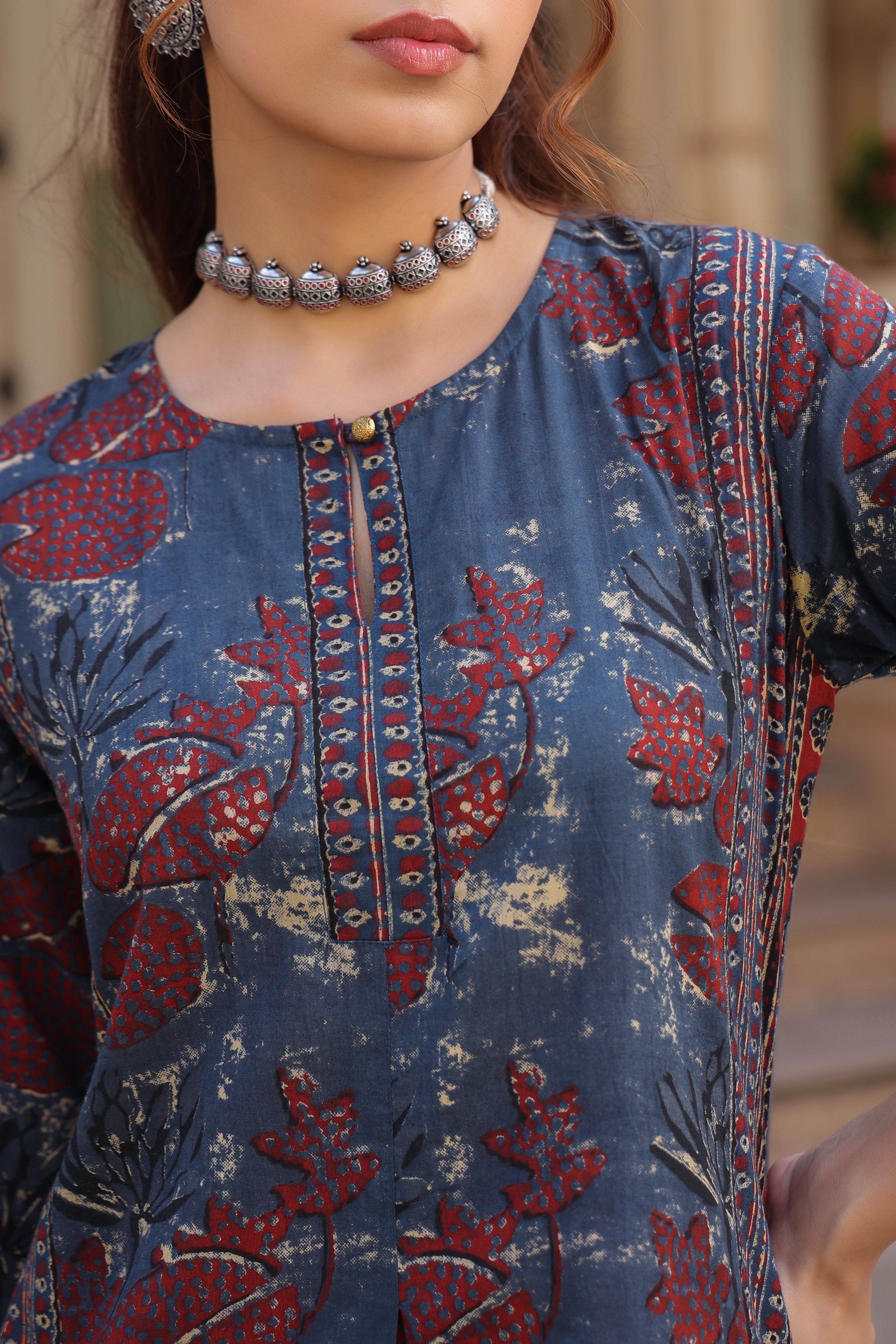 Women Floral Printed Thread Work Kurta