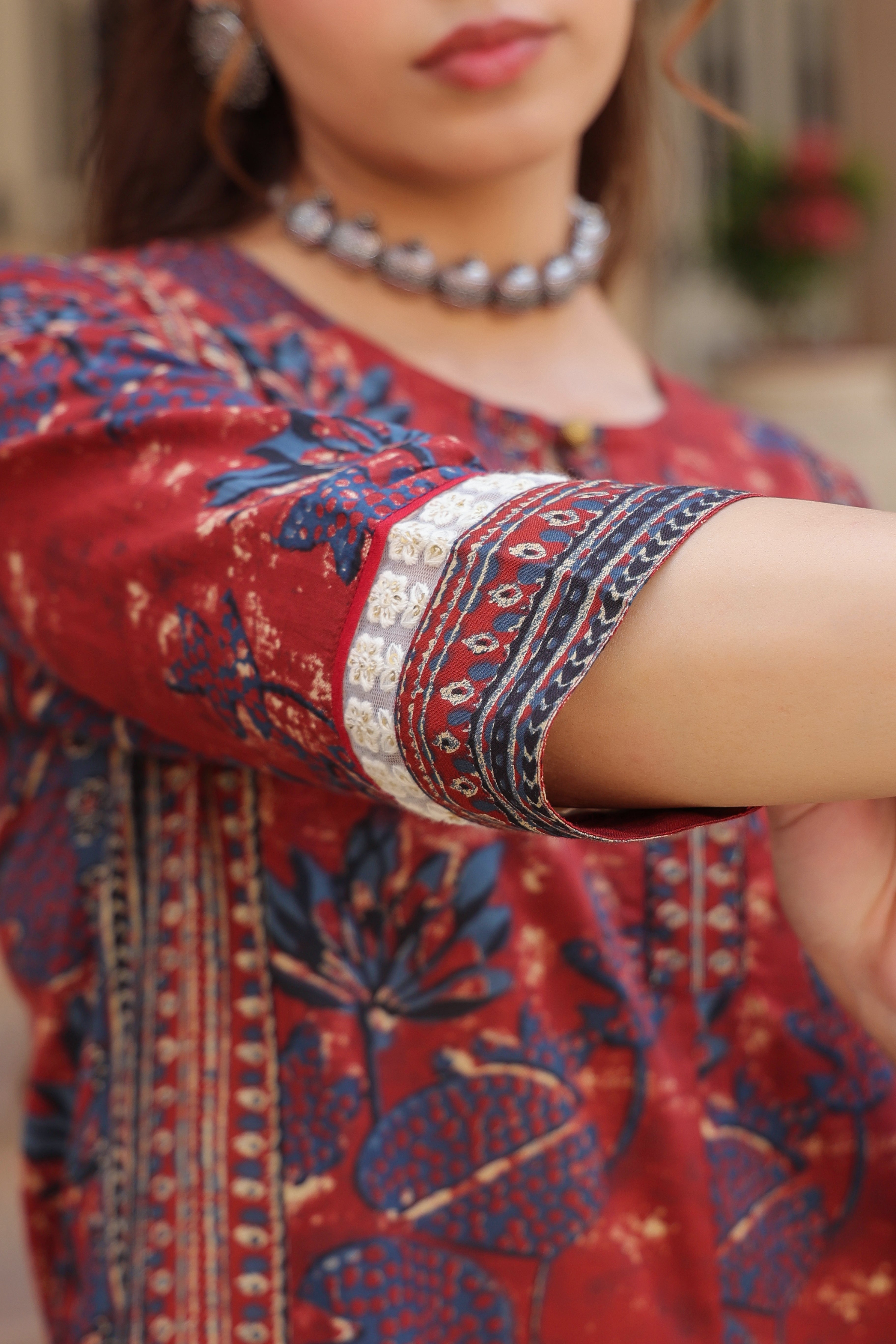 Women Floral Printed Thread Work Kurta