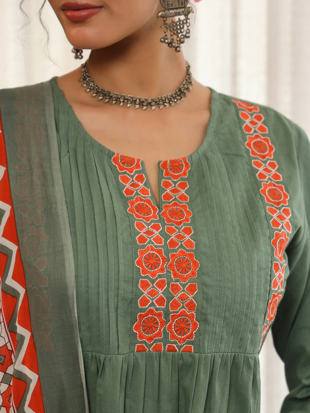 Women Ethnic Motifs Yoke Design Regular Thread Work Pure Cotton Kurta with Trousers & With Dupatta