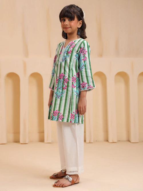 Girls Floral Printed Thread Work Kurta