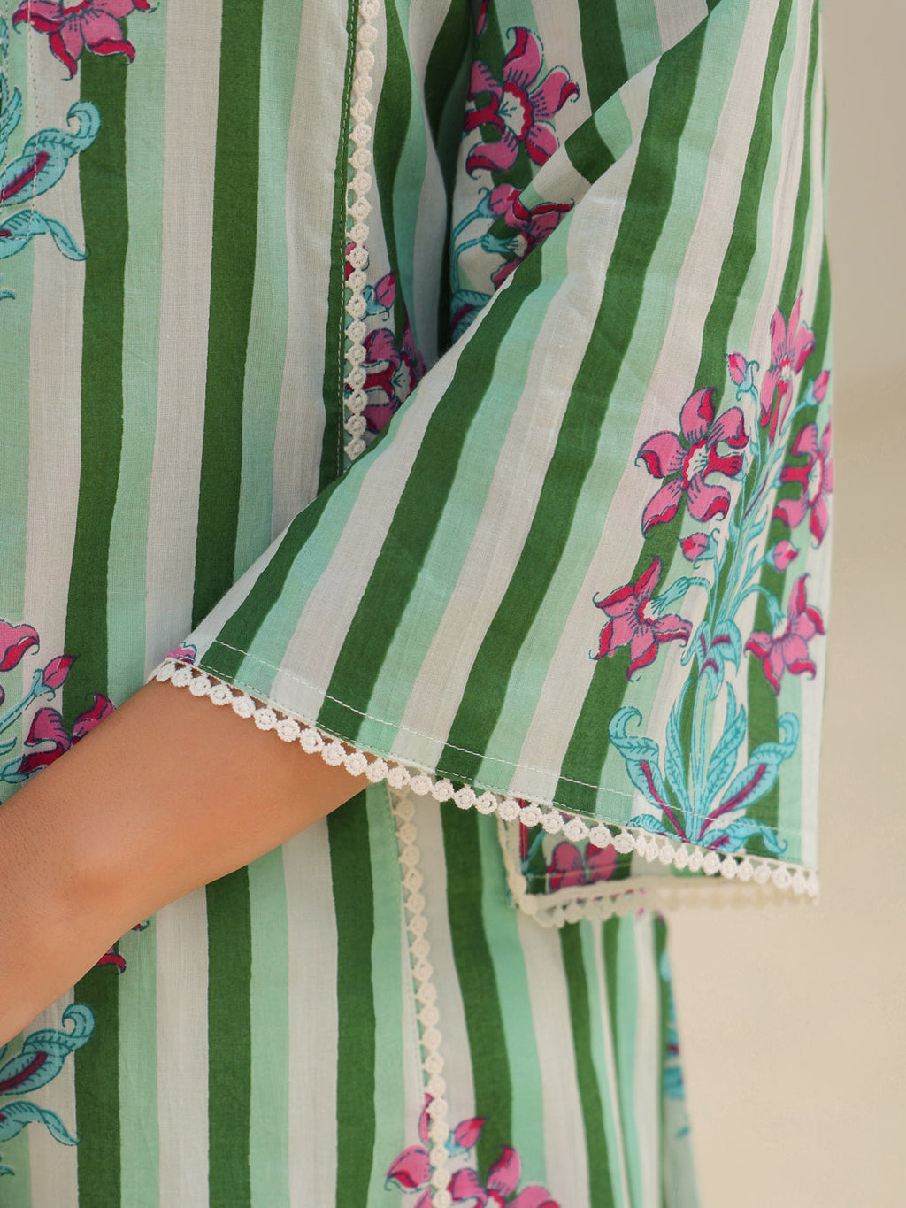 Women Strip Printed Pure Cotton Kurta