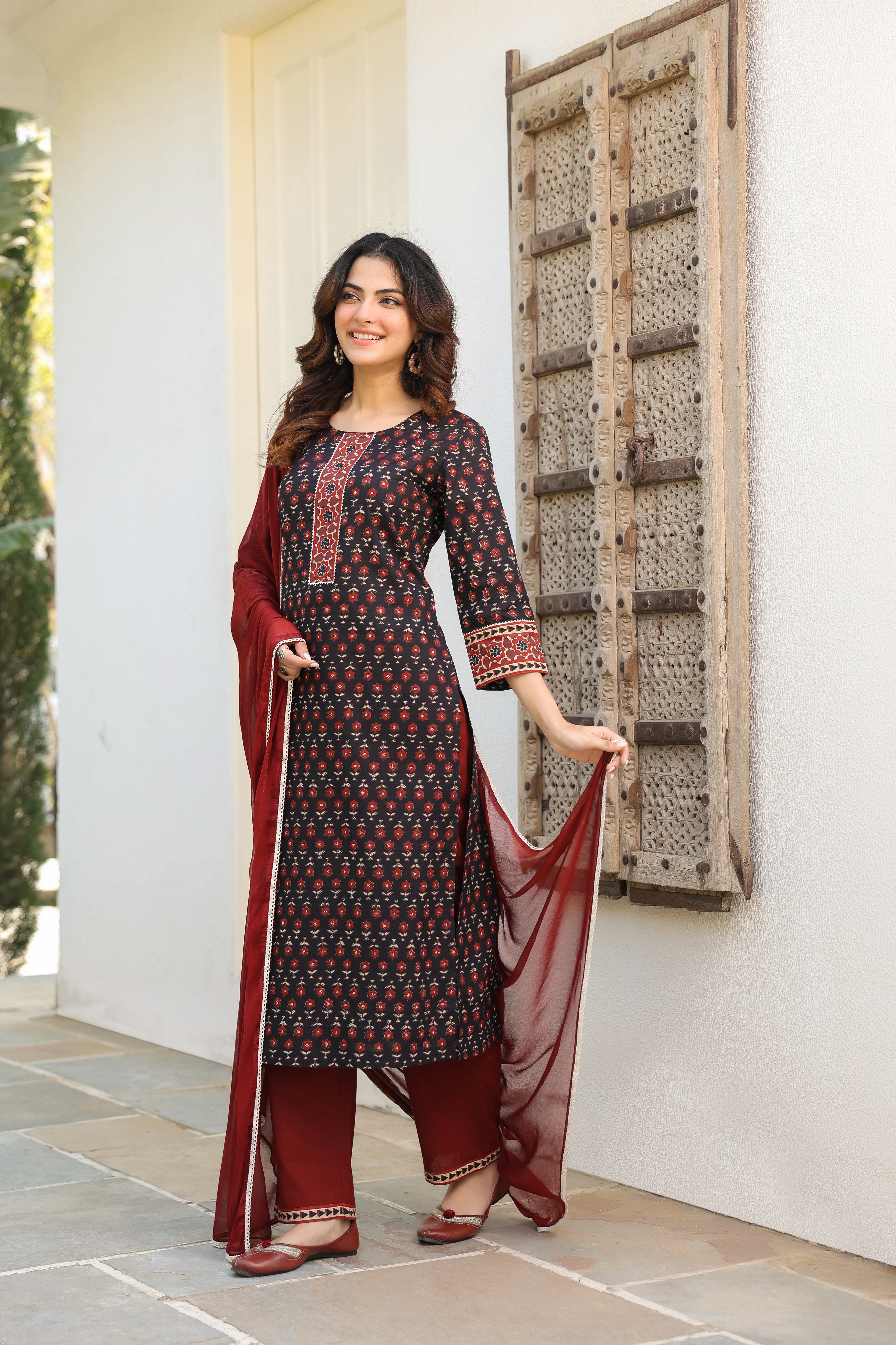 Women Ethnic Motifs Printed Regular Gotta Patti Pure Cotton Kurta with Trousers & With Dupatta