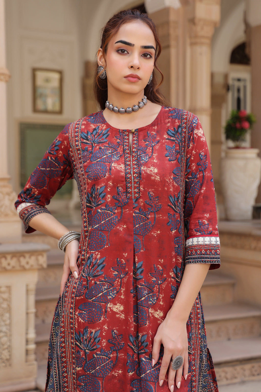 Women Floral Printed Thread Work Kurta