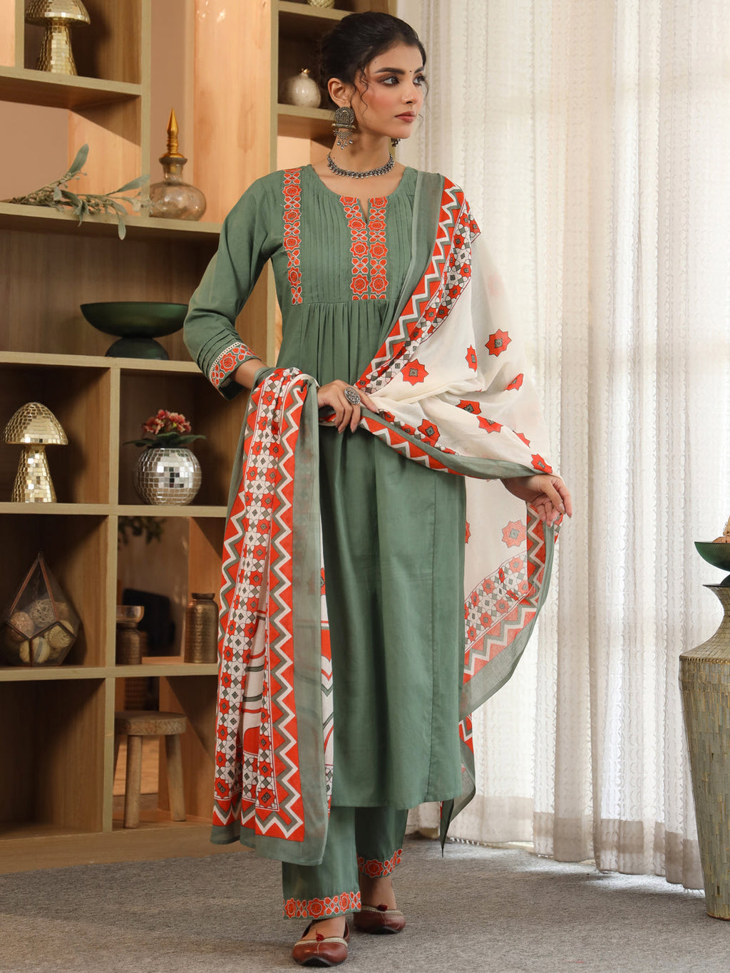 Women Ethnic Motifs Yoke Design Regular Thread Work Pure Cotton Kurta with Trousers & With Dupatta
