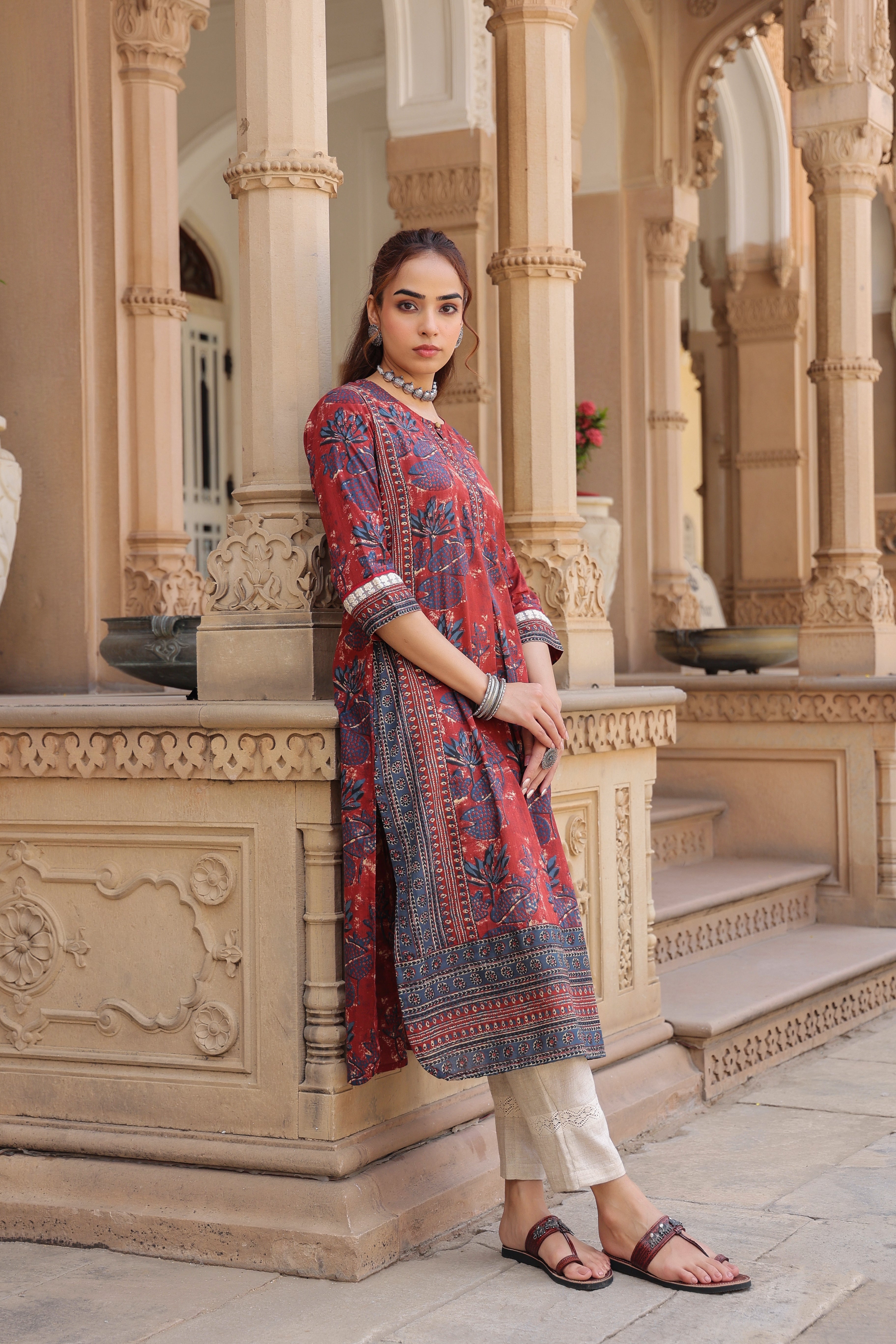 Women Floral Printed Thread Work Kurta