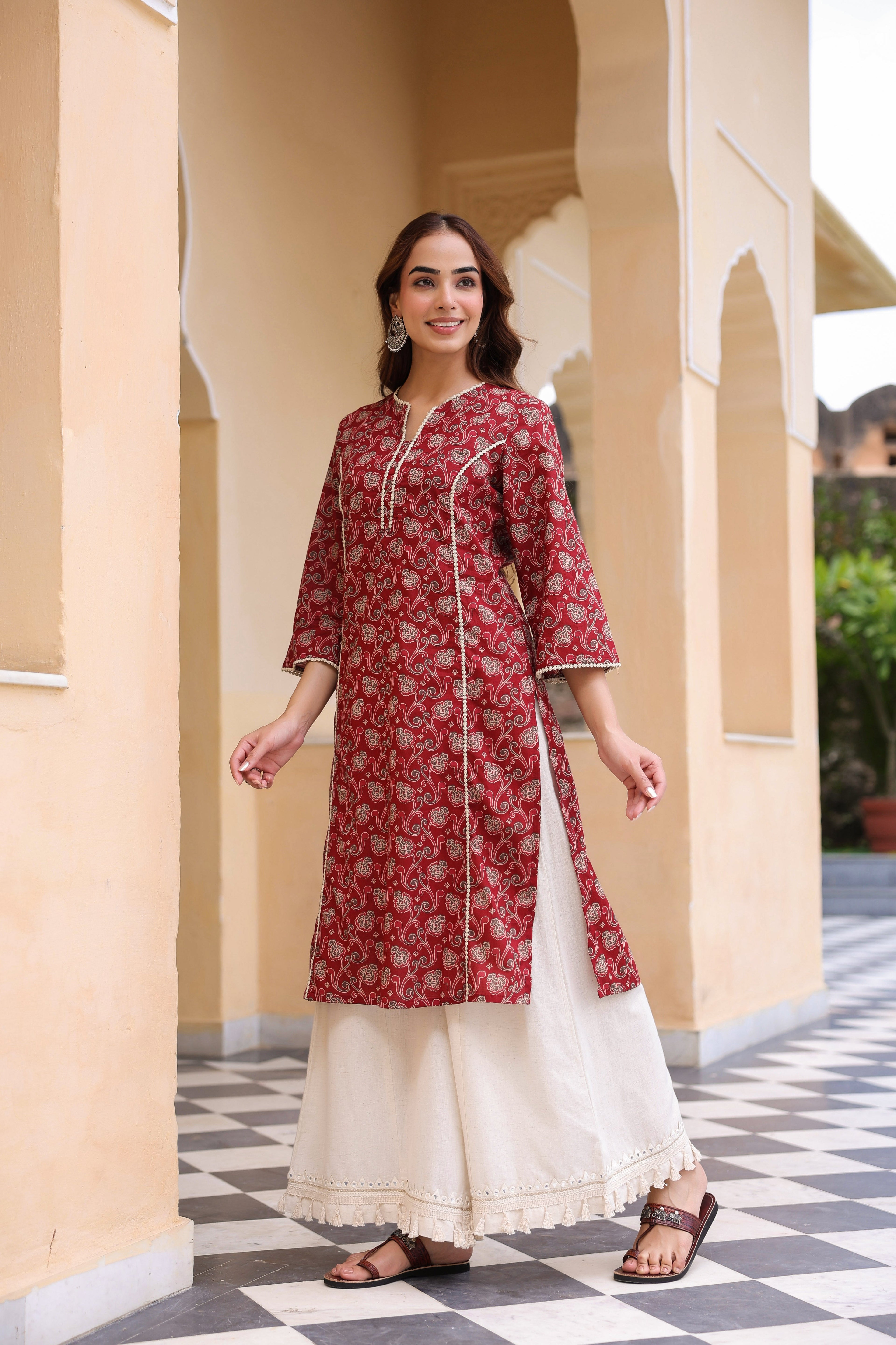 Women Floral Printed Round Neck Pure Cotton Straight Kurta